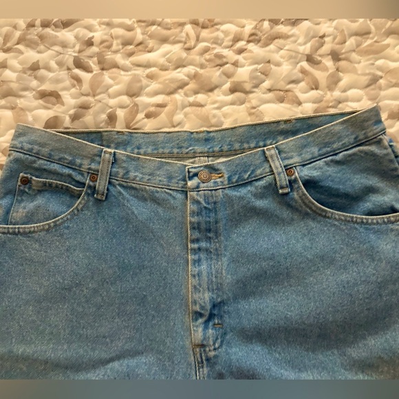 Wrangler Blue Jeans - Men - Size  38 X 32 - Picture 2 of 4
